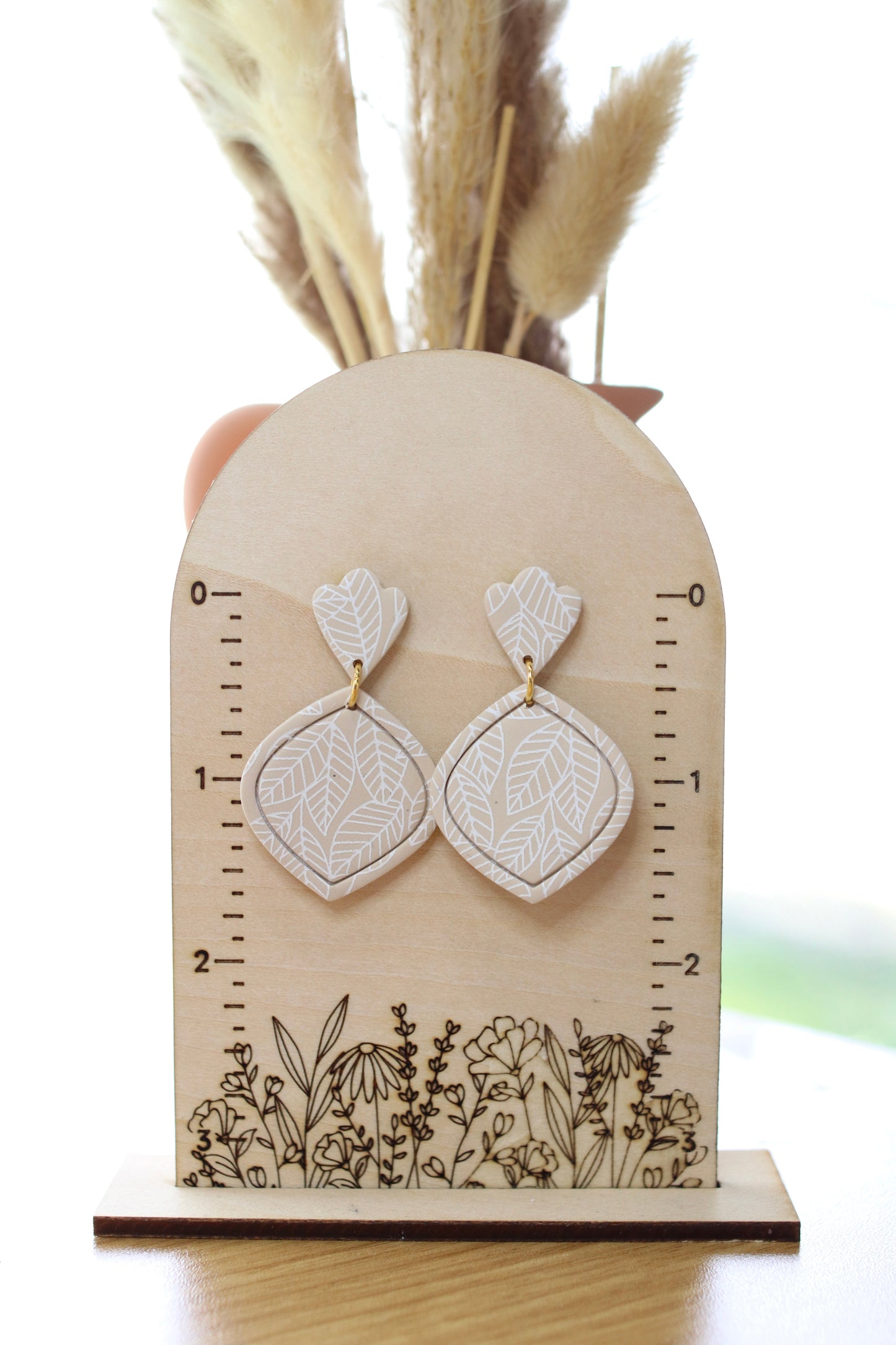 Beige Leafy Scallop Earrings