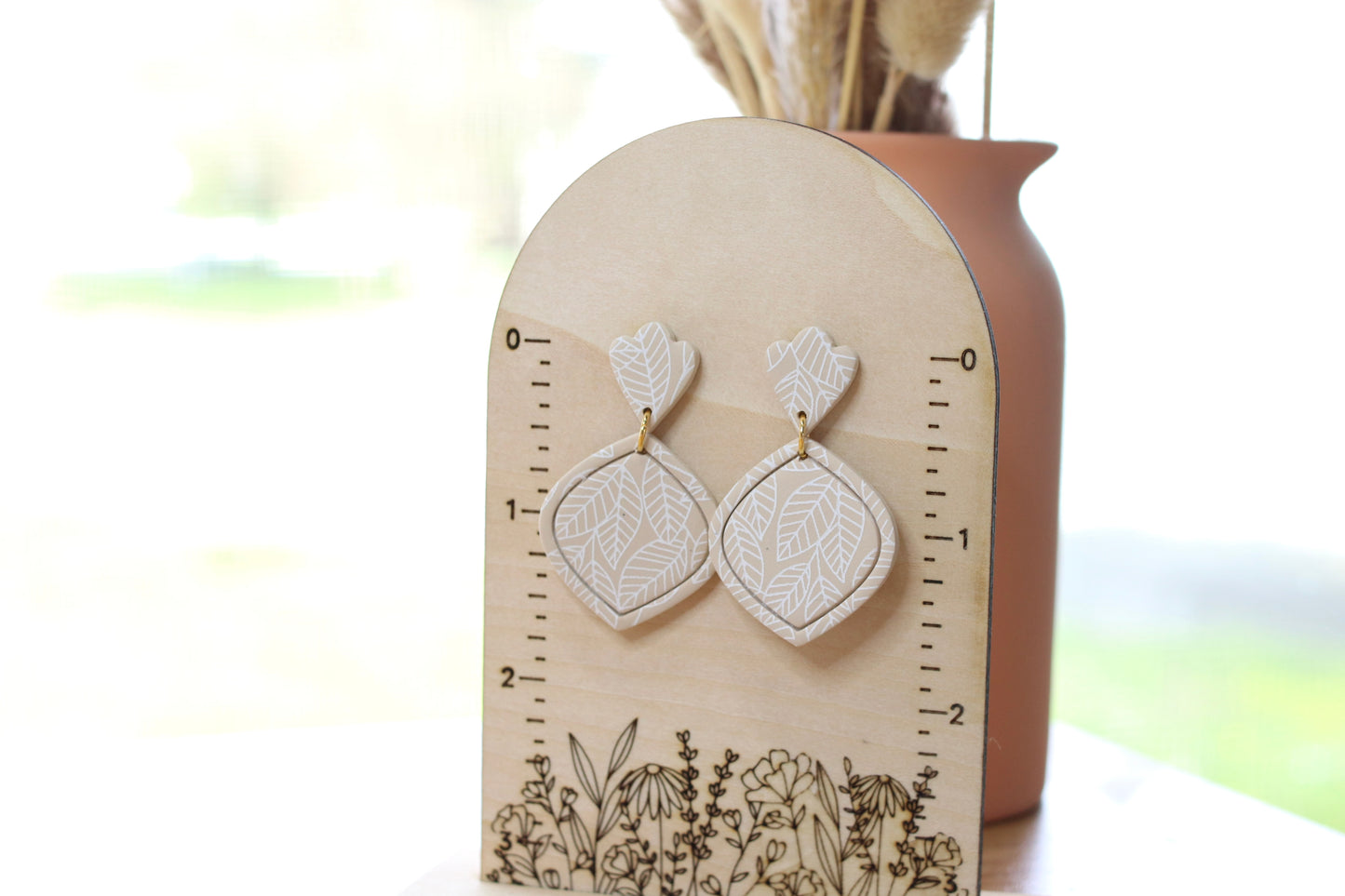 Beige Leafy Scallop Earrings
