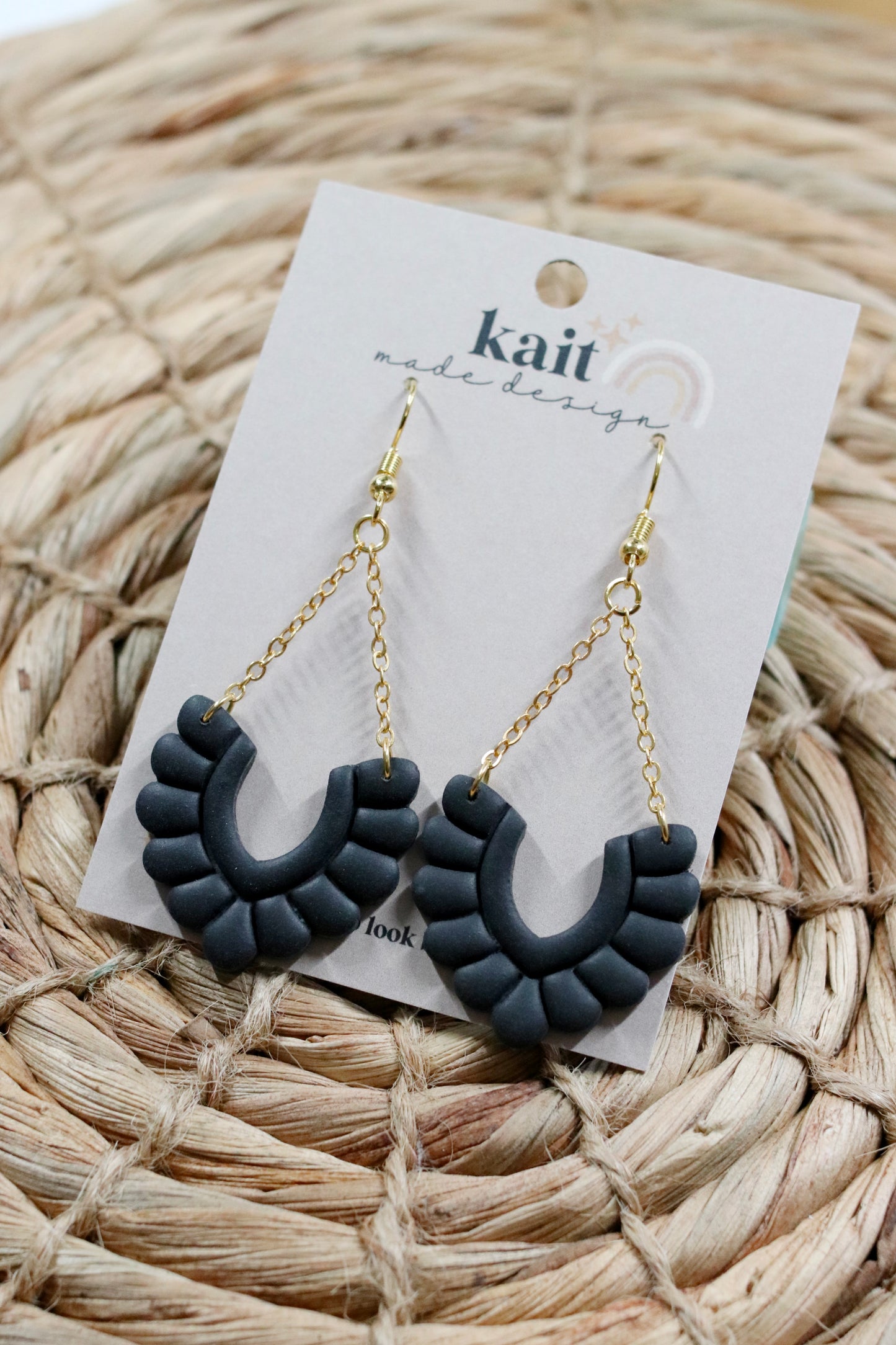Scalloped Chained Dangle Earrings