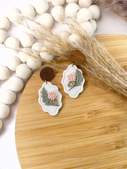 Floral Scallop Frame Earrings